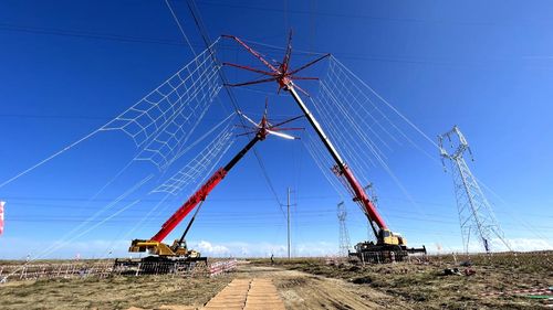 青海电网建设成功实现17连跨